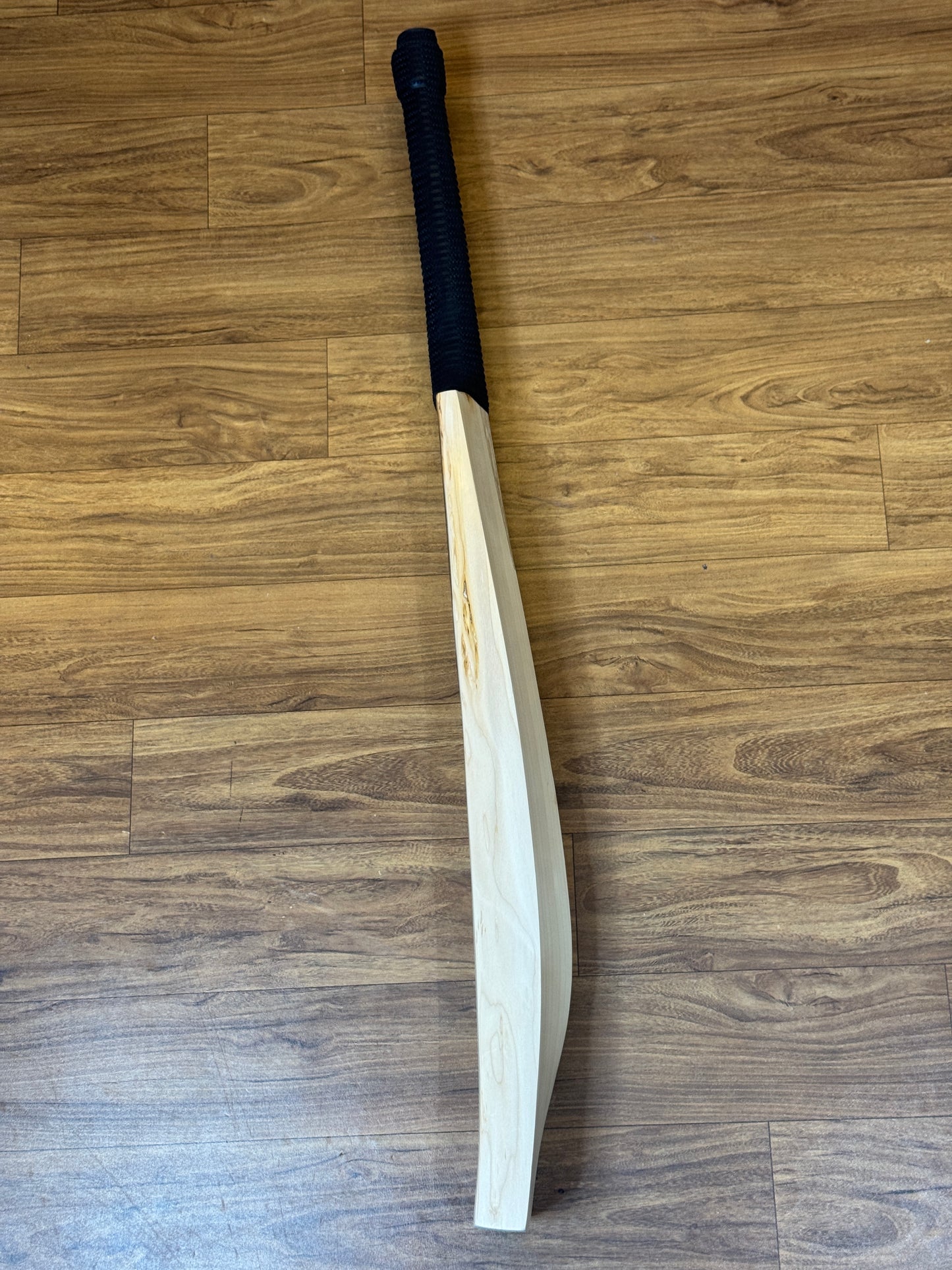 DC7 PLAYER EDITION ENGLISH WILLOW CRICKET BAT(VIRAT KOHLI)-SH