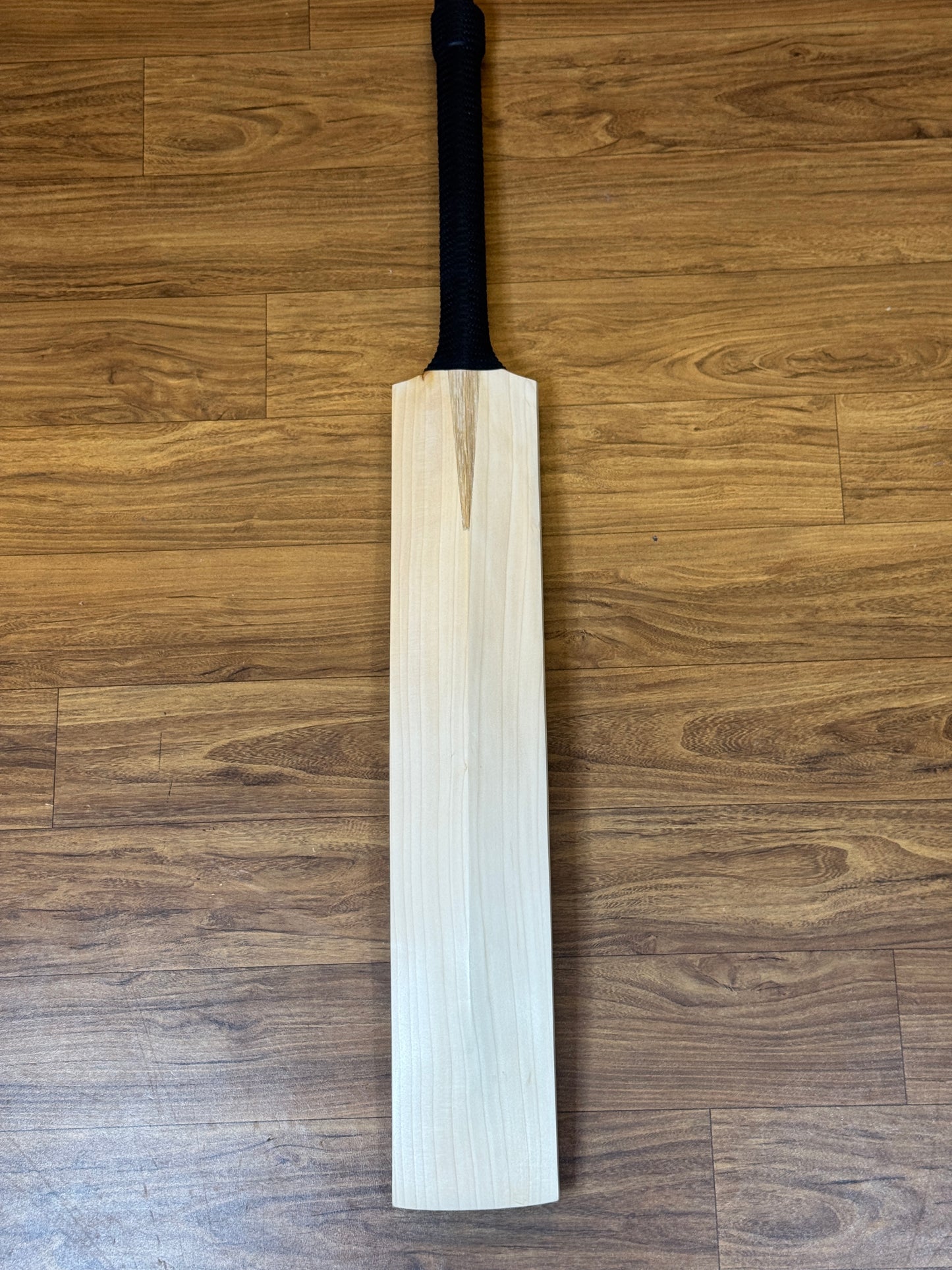 DC7 PLAYER EDITION ENGLISH WILLOW CRICKET BAT(VIRAT KOHLI)-SH