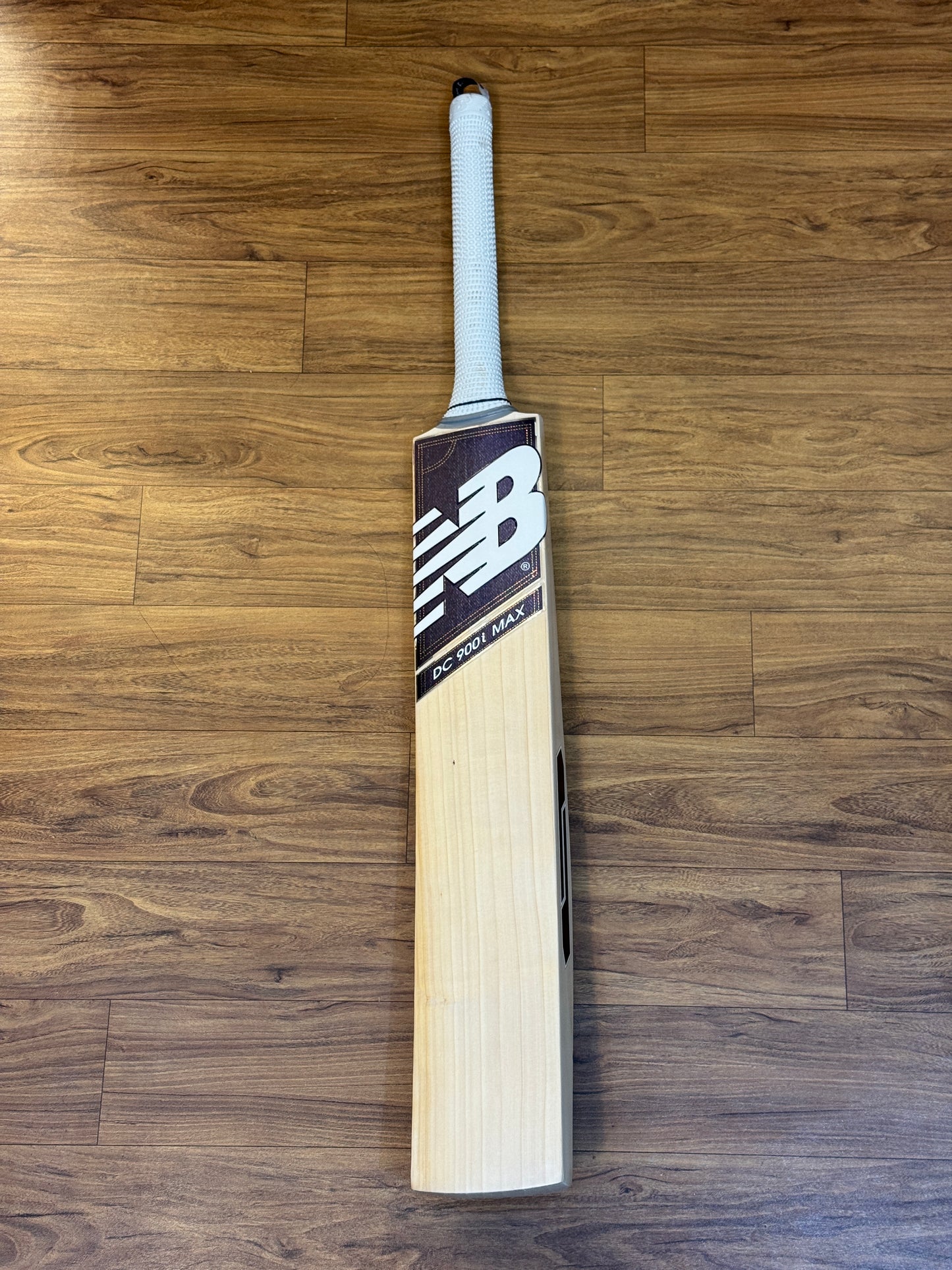NB DC 900I MAX ENGLISH WILLOW CRICKET BAT-SH