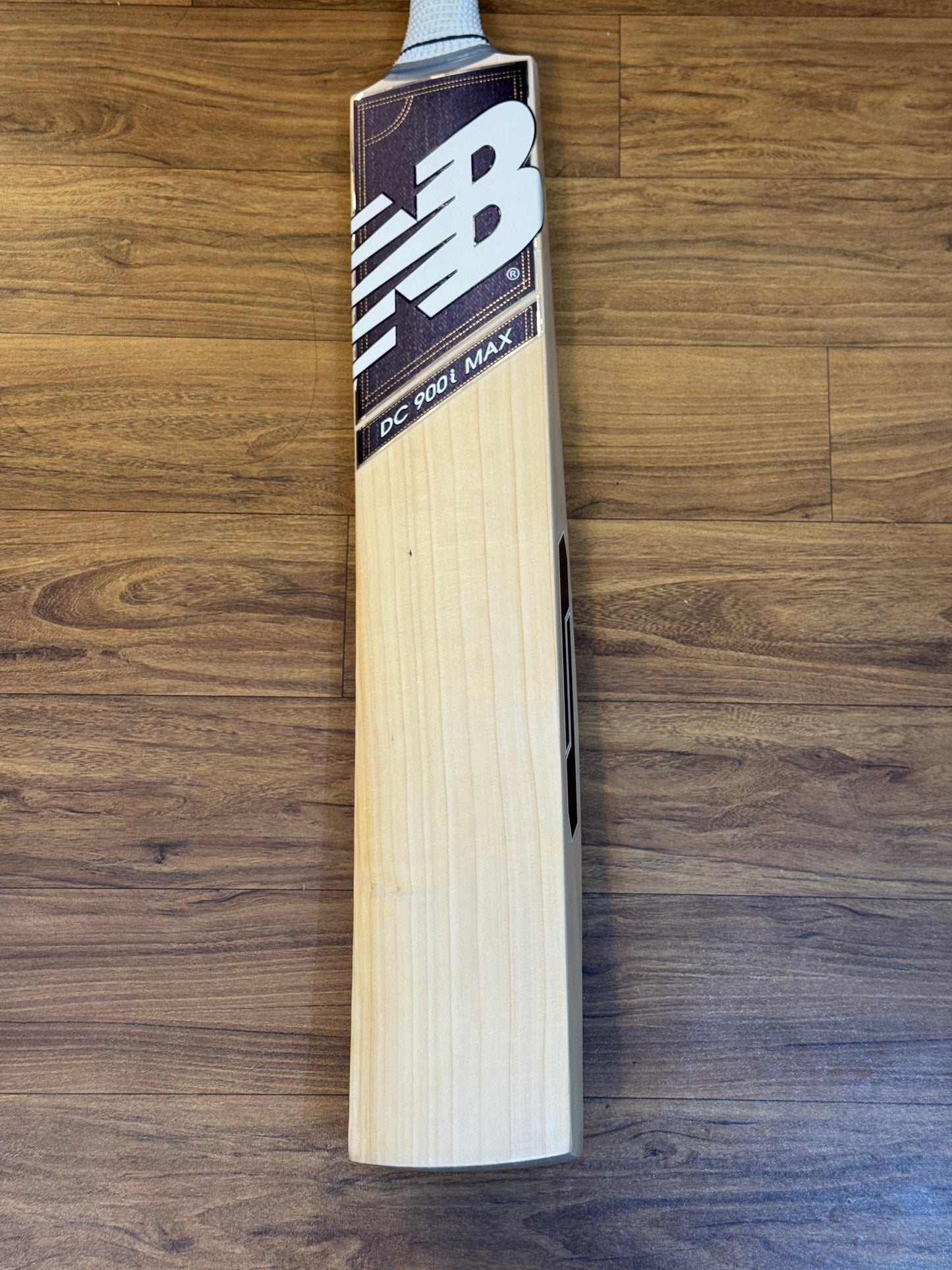 NB DC 900I MAX ENGLISH WILLOW CRICKET BAT-SH