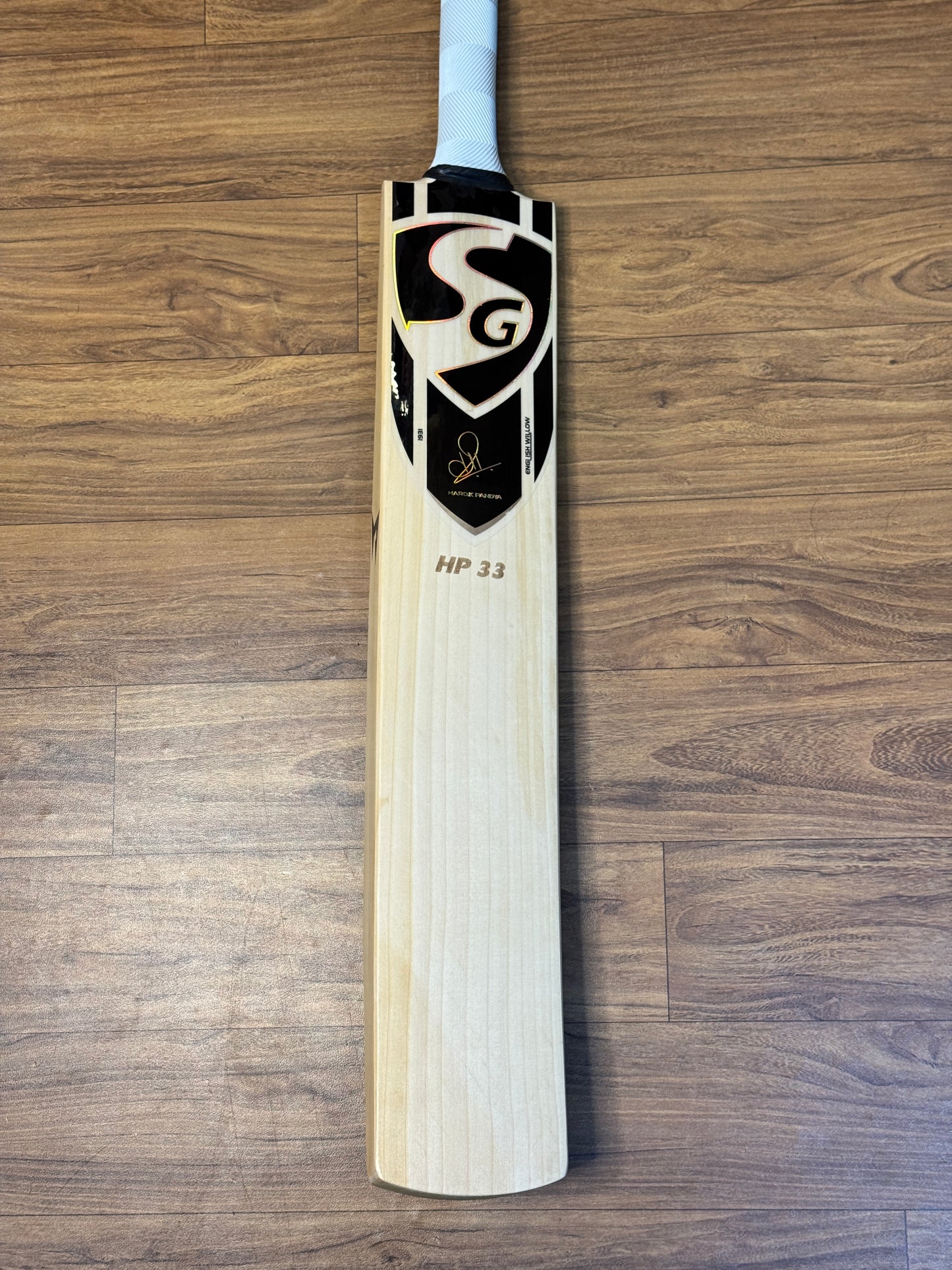 SG HP 33 ENGLISH WILLOW CRICKET BAT-SH