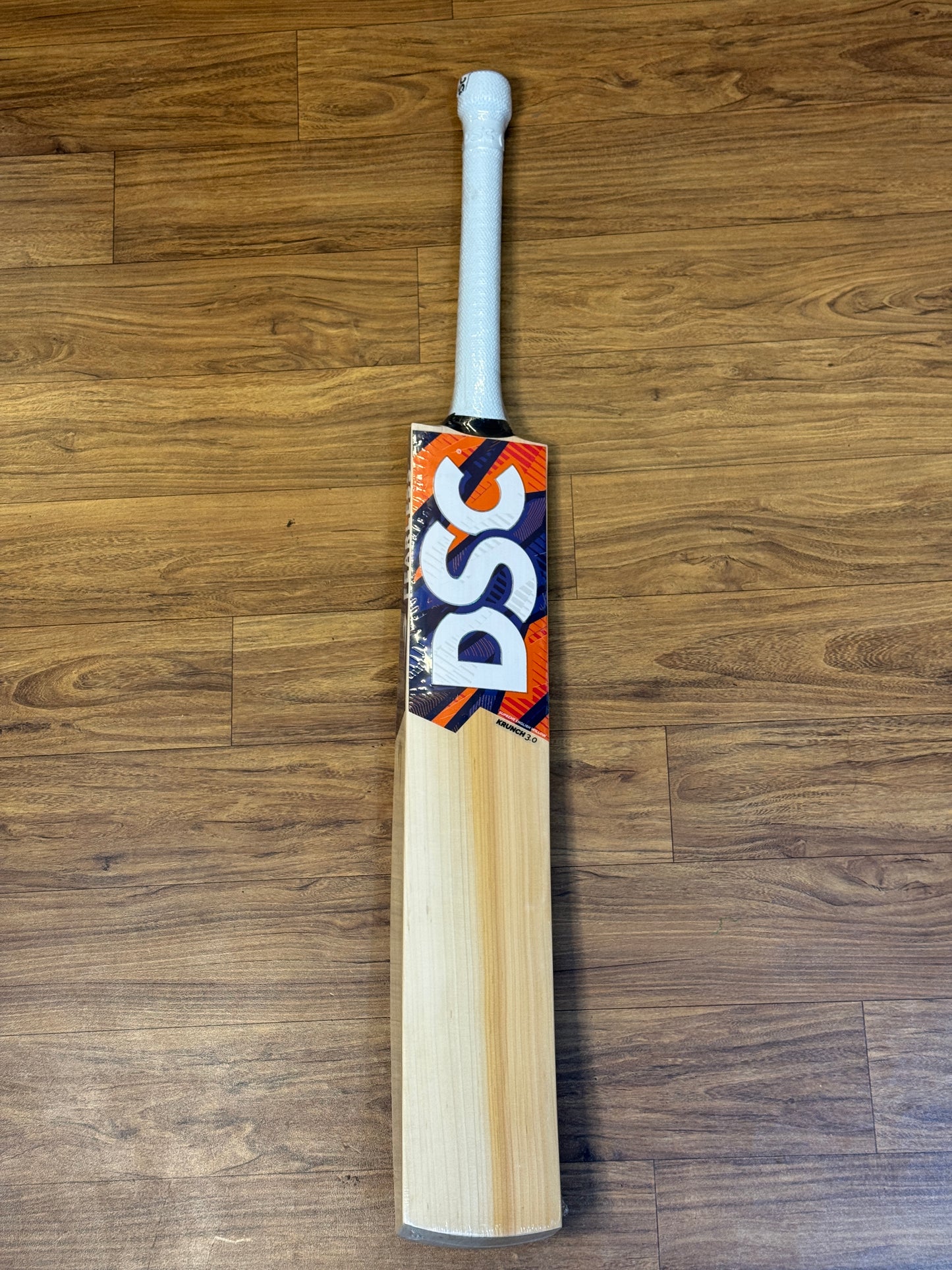 DSC KRUCNH 3.0 ENGLISH WILLOW CRICKET BAT - SH