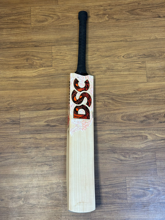 DSC THUMPA 3000 ENGLISH WILLOW CRICKET BAT-SH
