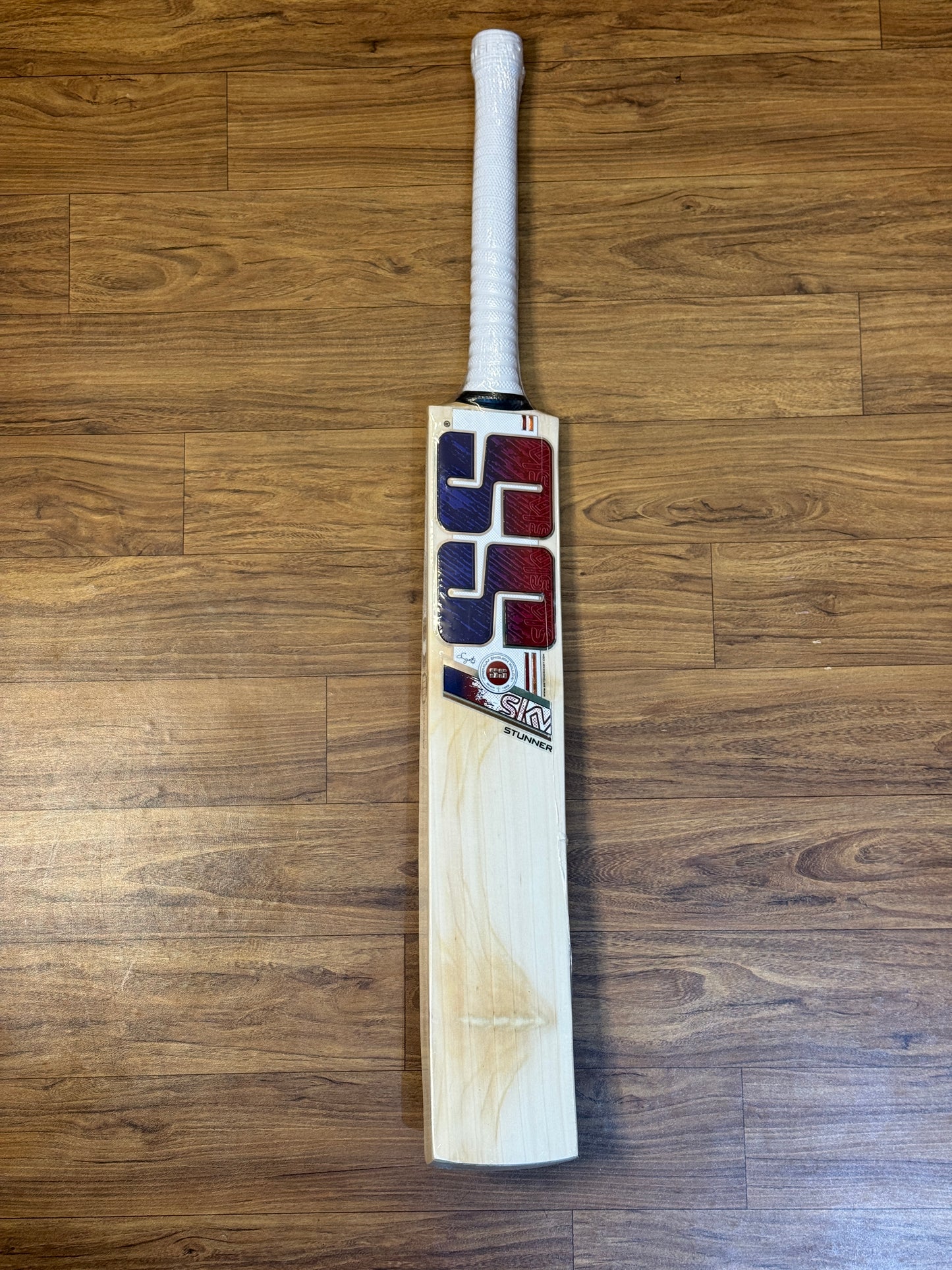 SS SKY STUNNER ENGLISH WILLOW CRICKET BAT - SH