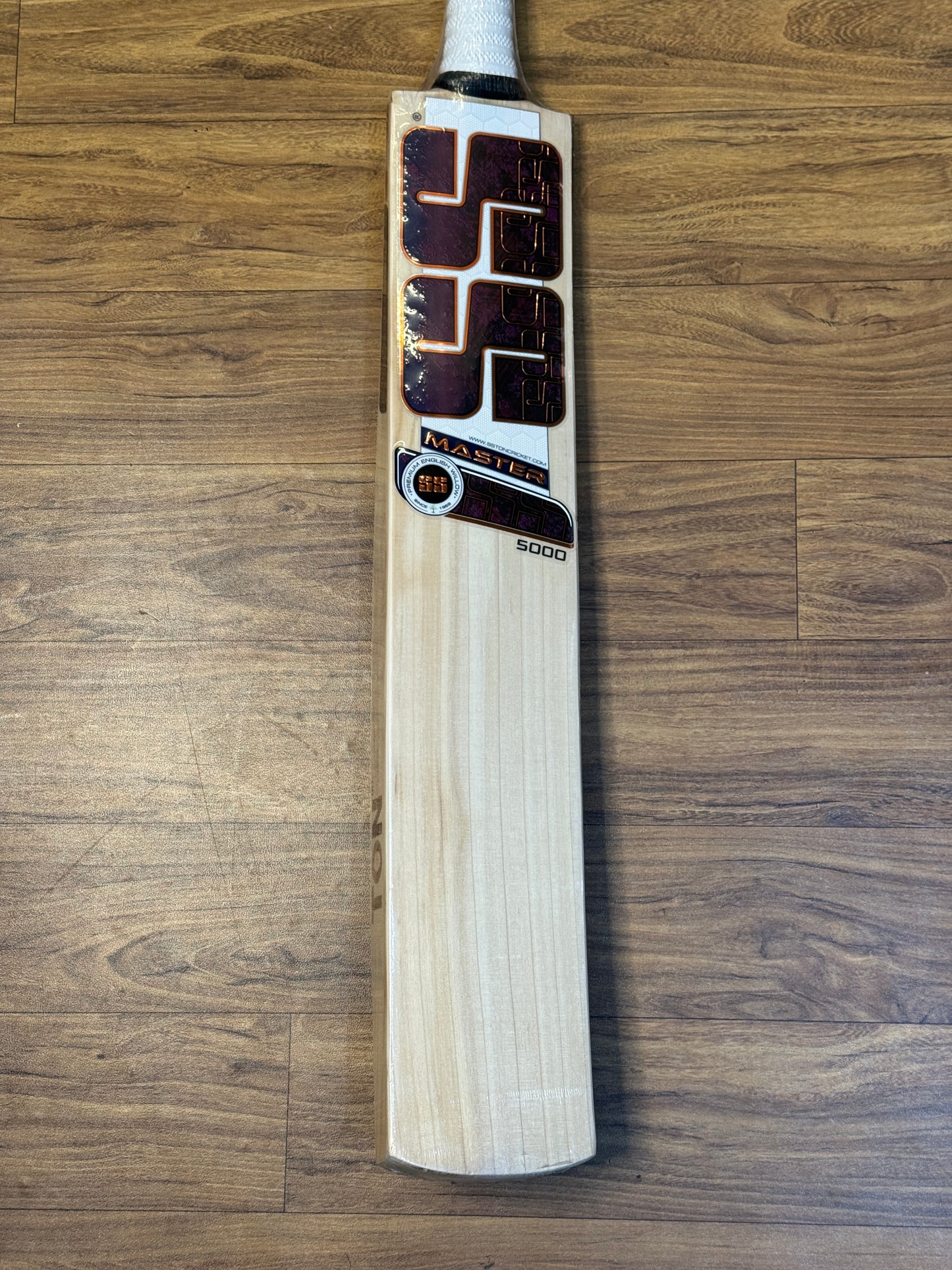 SS MASTER 5000 ENGLISH WILLOW CRICKET BAT-SH
