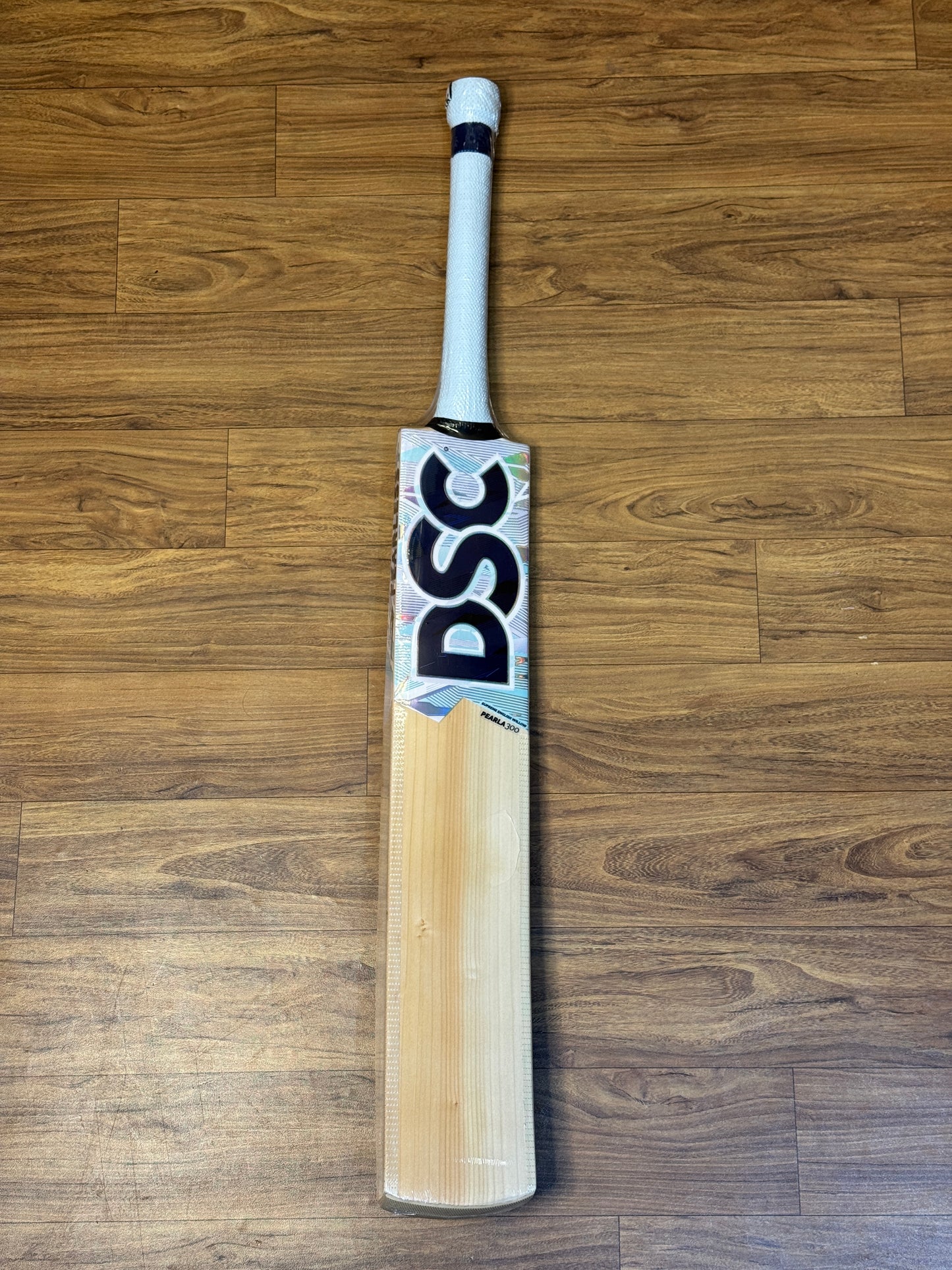 DSC PEARLA 300 ENGLISH WILLOW CRICKET BAT - SH