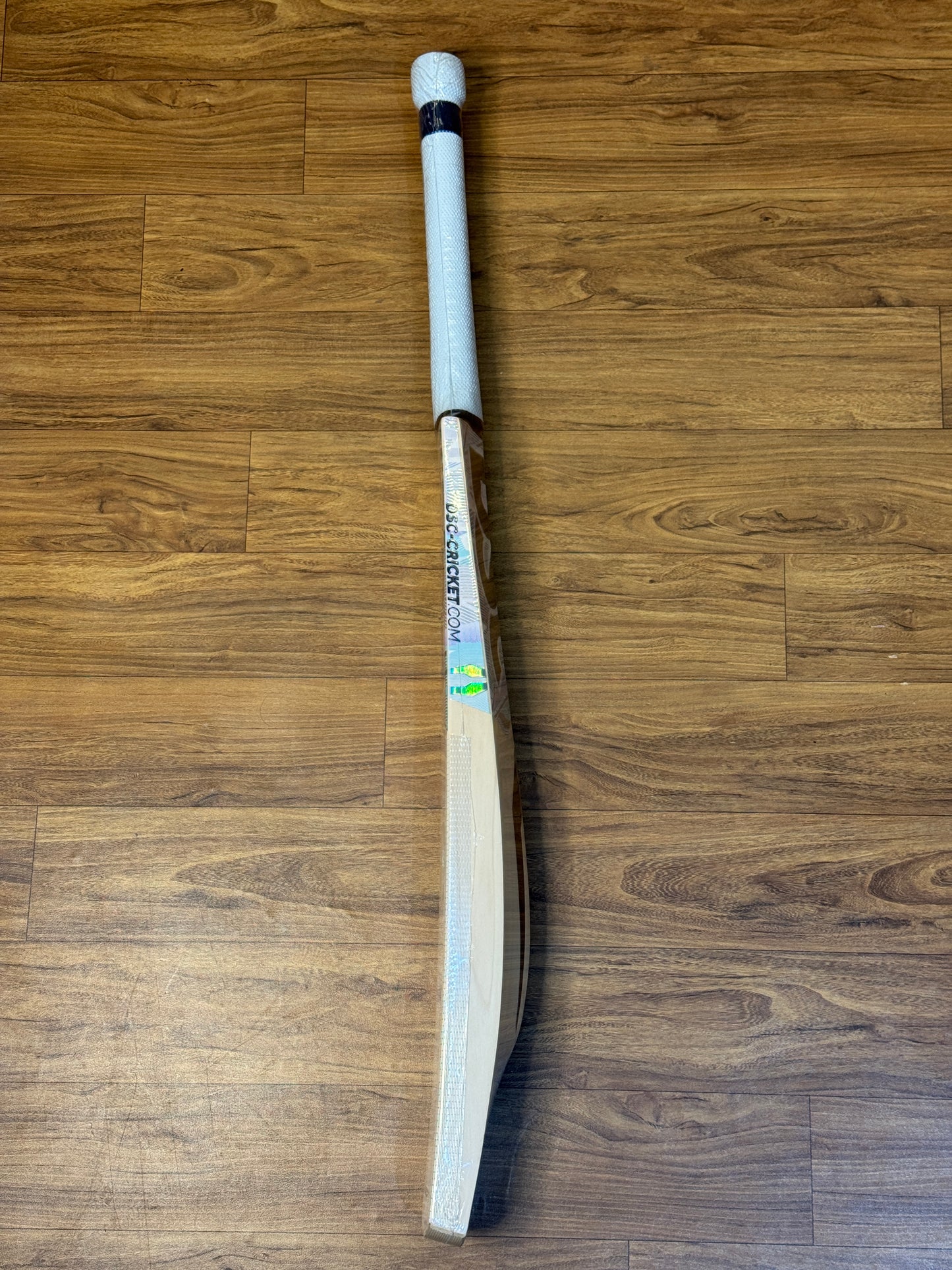 DSC PEARLA 300 ENGLISH WILLOW CRICKET BAT - SH