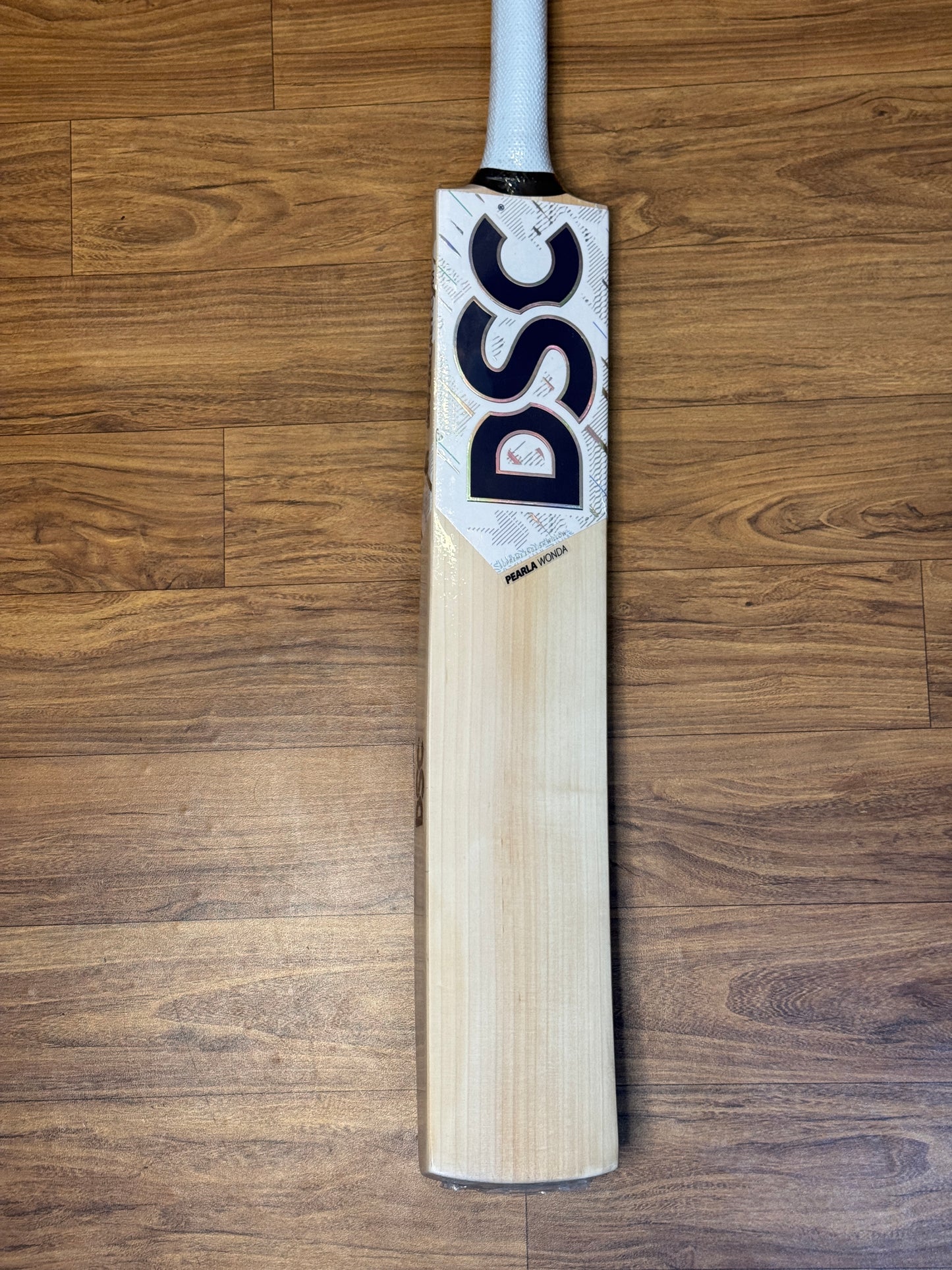 DSC PEARLA WONDA ENGLISH WILLOW CRICKET BAT - SH