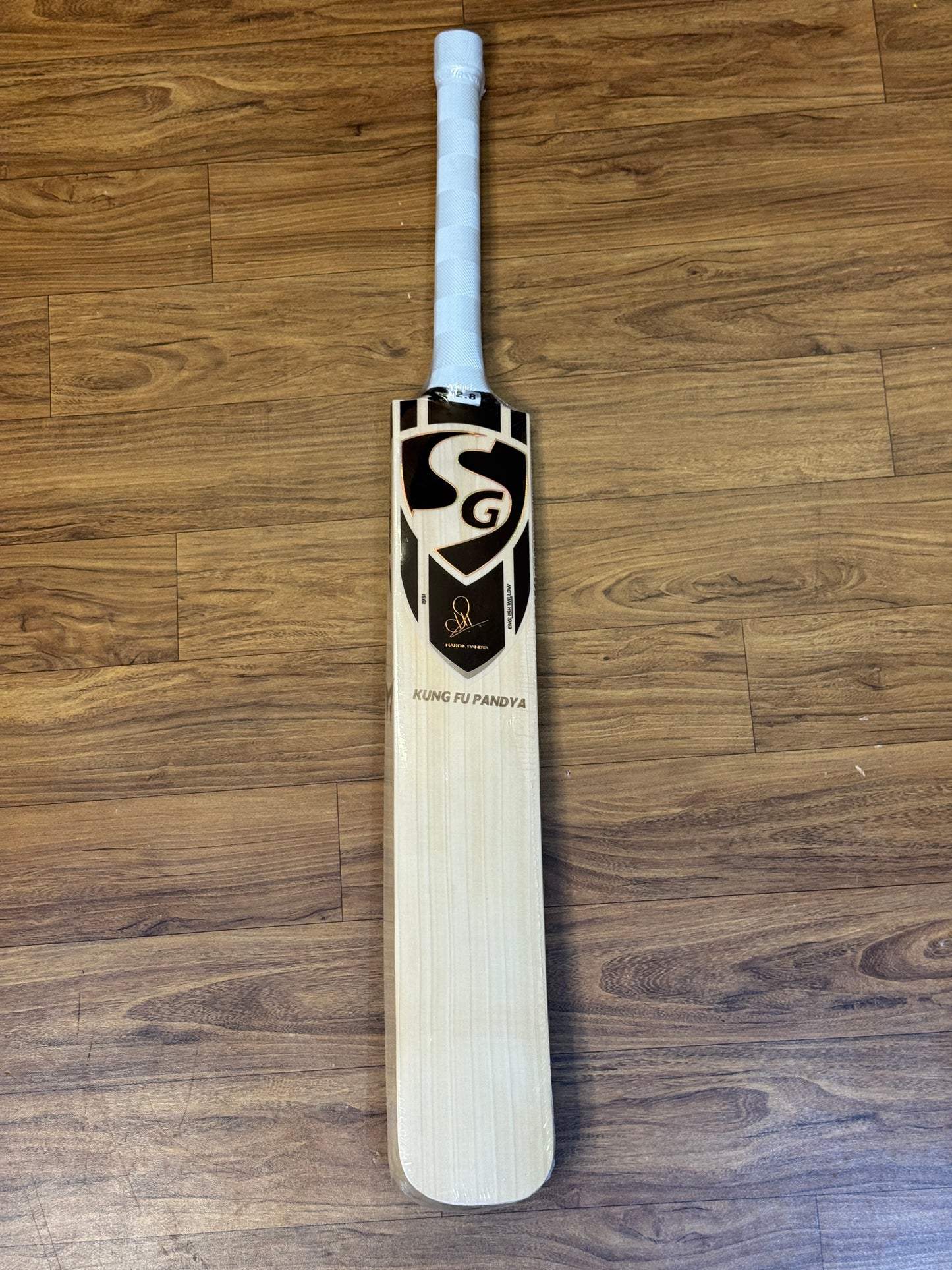 SG KUNG FU PANDYA ENGLISH WILLOW CRICKET BAT-SH