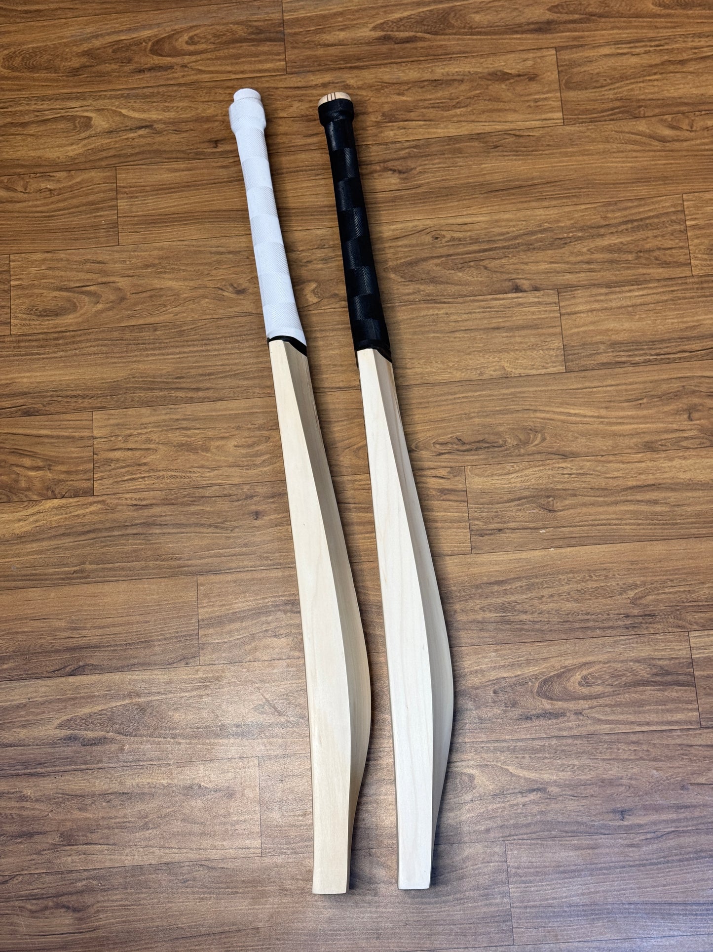 DC7 PLAYER EDITION ENGLISH WILLOW CRICKET BAT