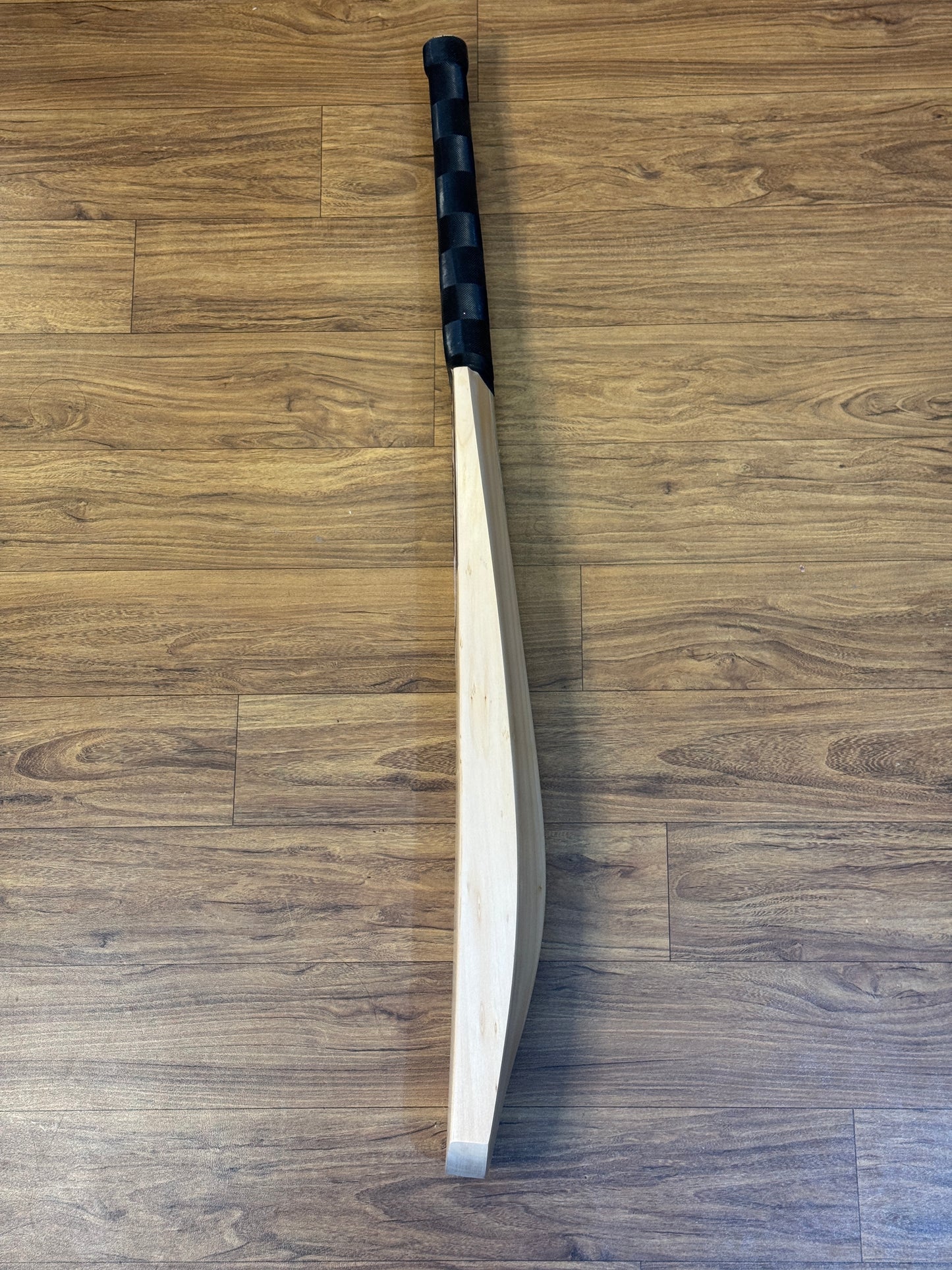 DC7 PLAYER EDITION ENGLISH WILLOW CRICKET BAT - SH ( HARDIK PANDYA PROFILE)