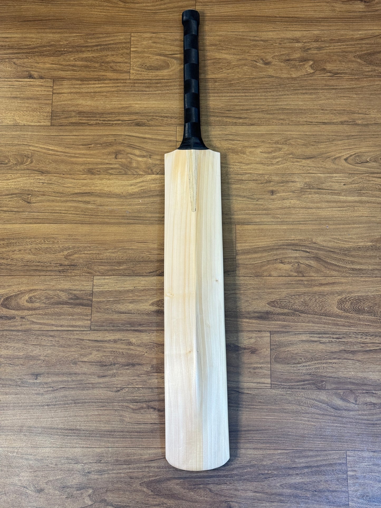 DC7 PLAYER EDITION ENGLISH WILLOW CRICKET BAT - SH ( HARDIK PANDYA PROFILE)