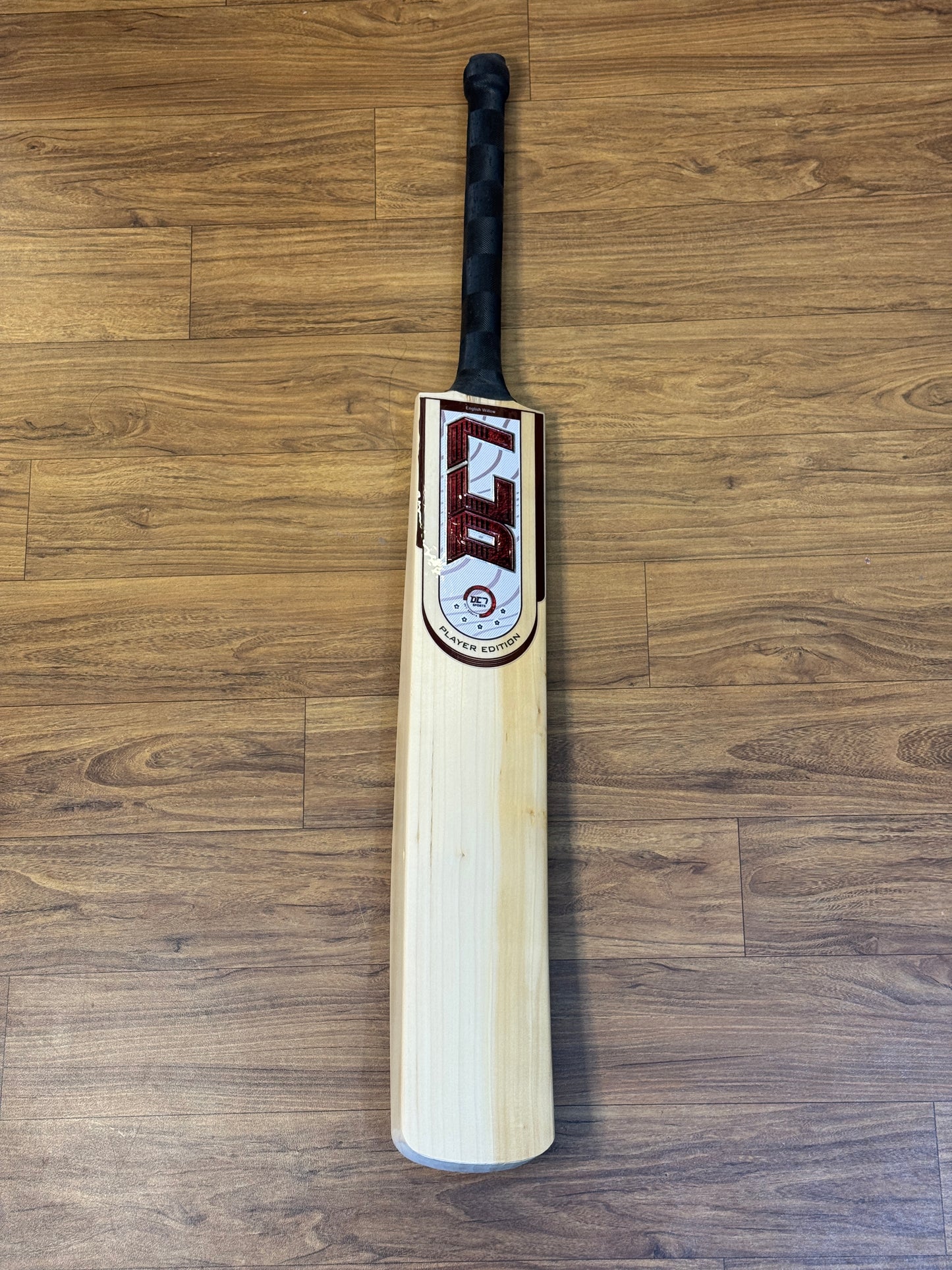 DC7 Player Edition English Willow Cricket Bat – SH (Hardik Pandya Profile)