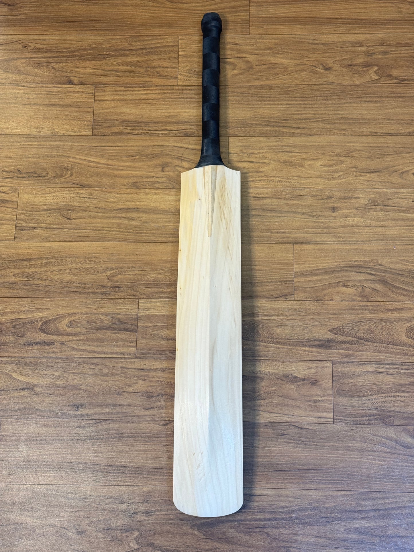 DC7 Player Edition English Willow Cricket Bat – SH (Hardik Pandya Profile)