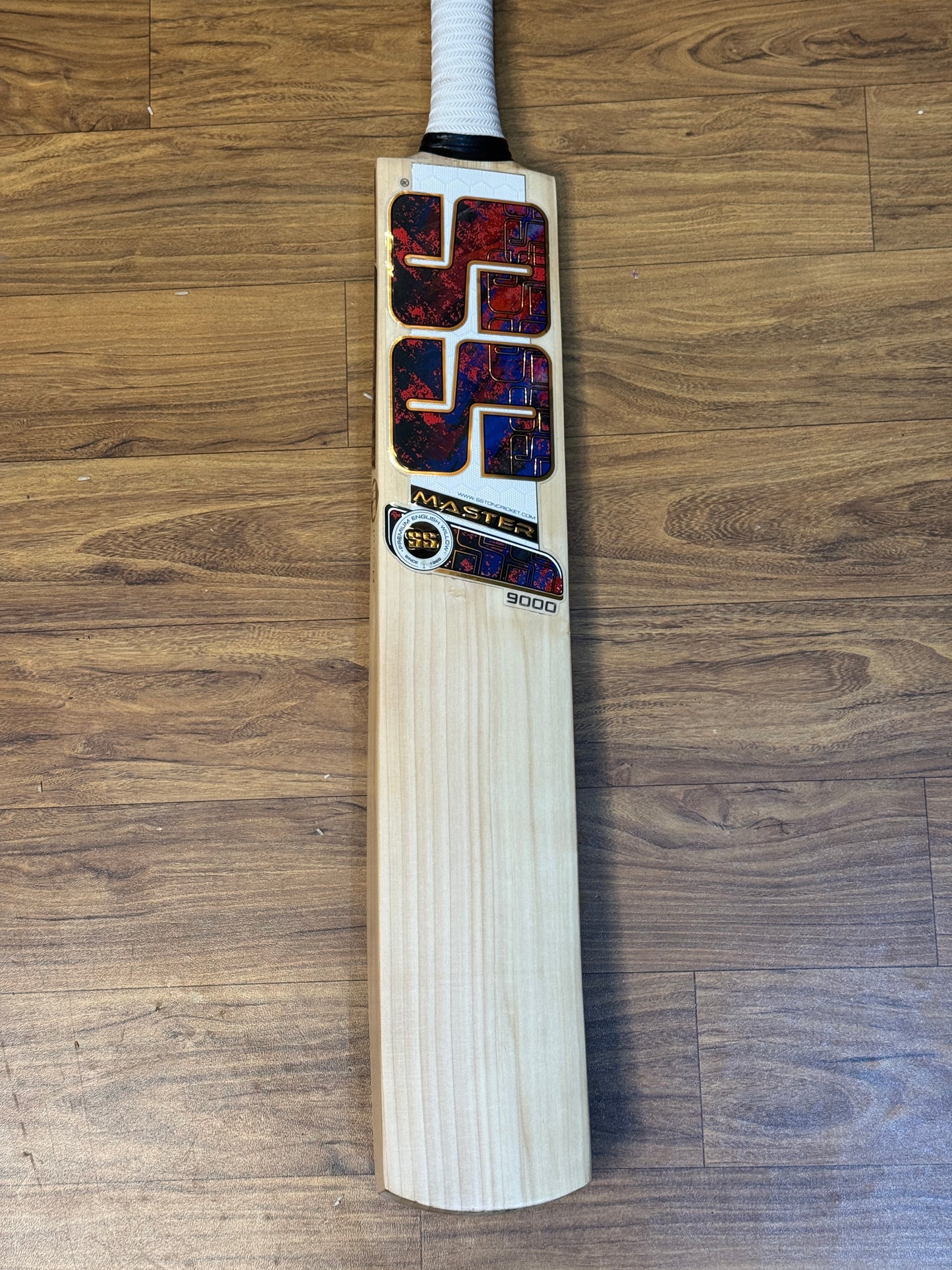 SS MASTER 9000 ENGLISH WILLOW CRICKET BAT-SH