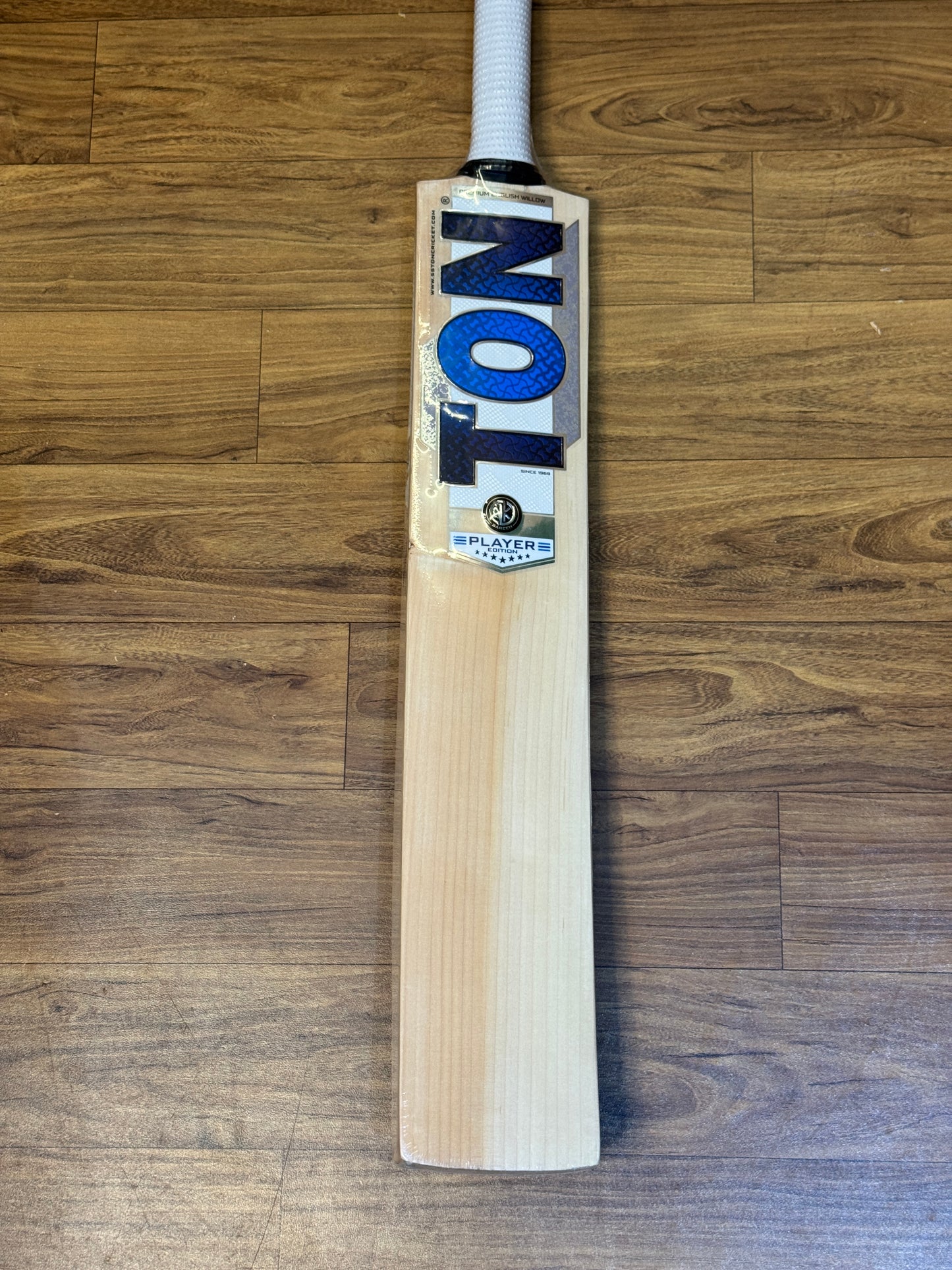 SS TON PLAYER EDITION ENGLISH WILLOW CRICKET BAT-SH