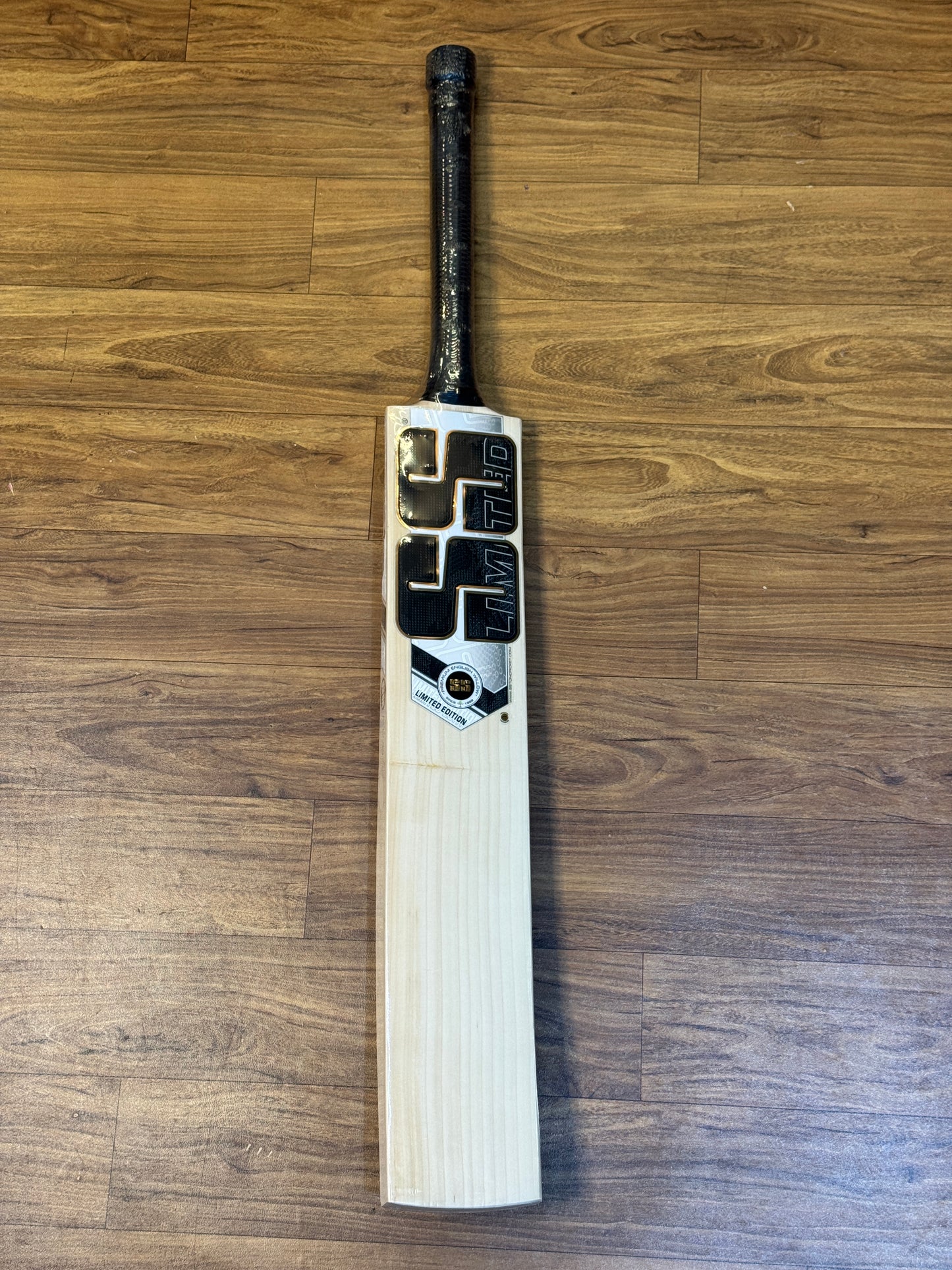 SS LIMITED EDITION ENGLISH WILLOW CRICKET BAT-SH