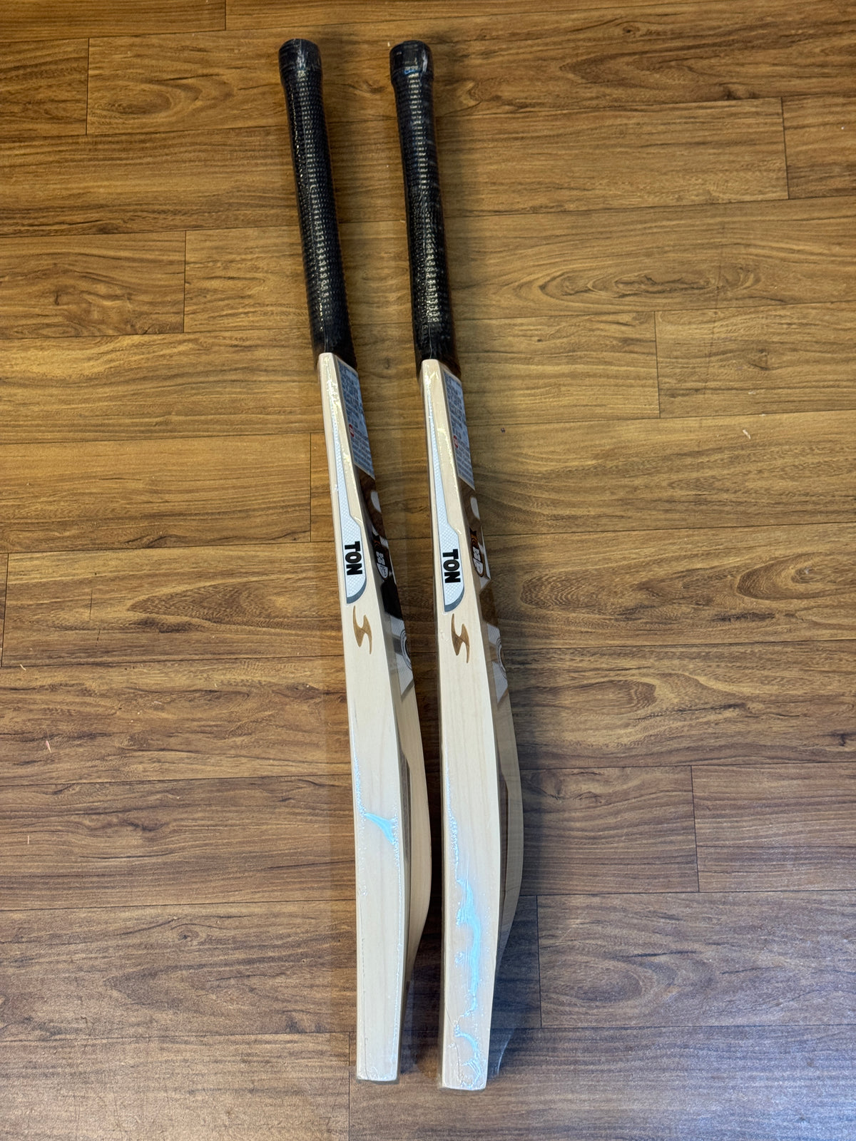 SS TON SILVER EDITION ENGLISH WILLOW CRICKET BAT-SH