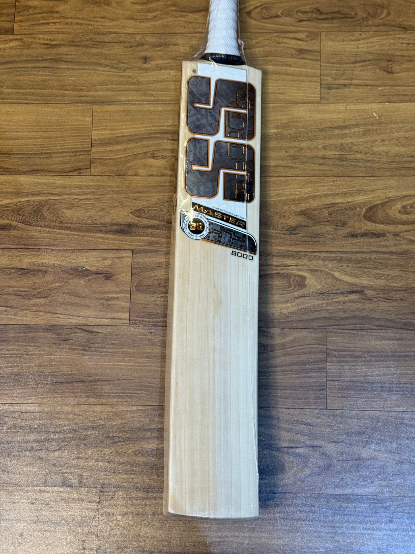 SS MASTER 8000 ENGLISH WILLOW CRICKET BAT-SH