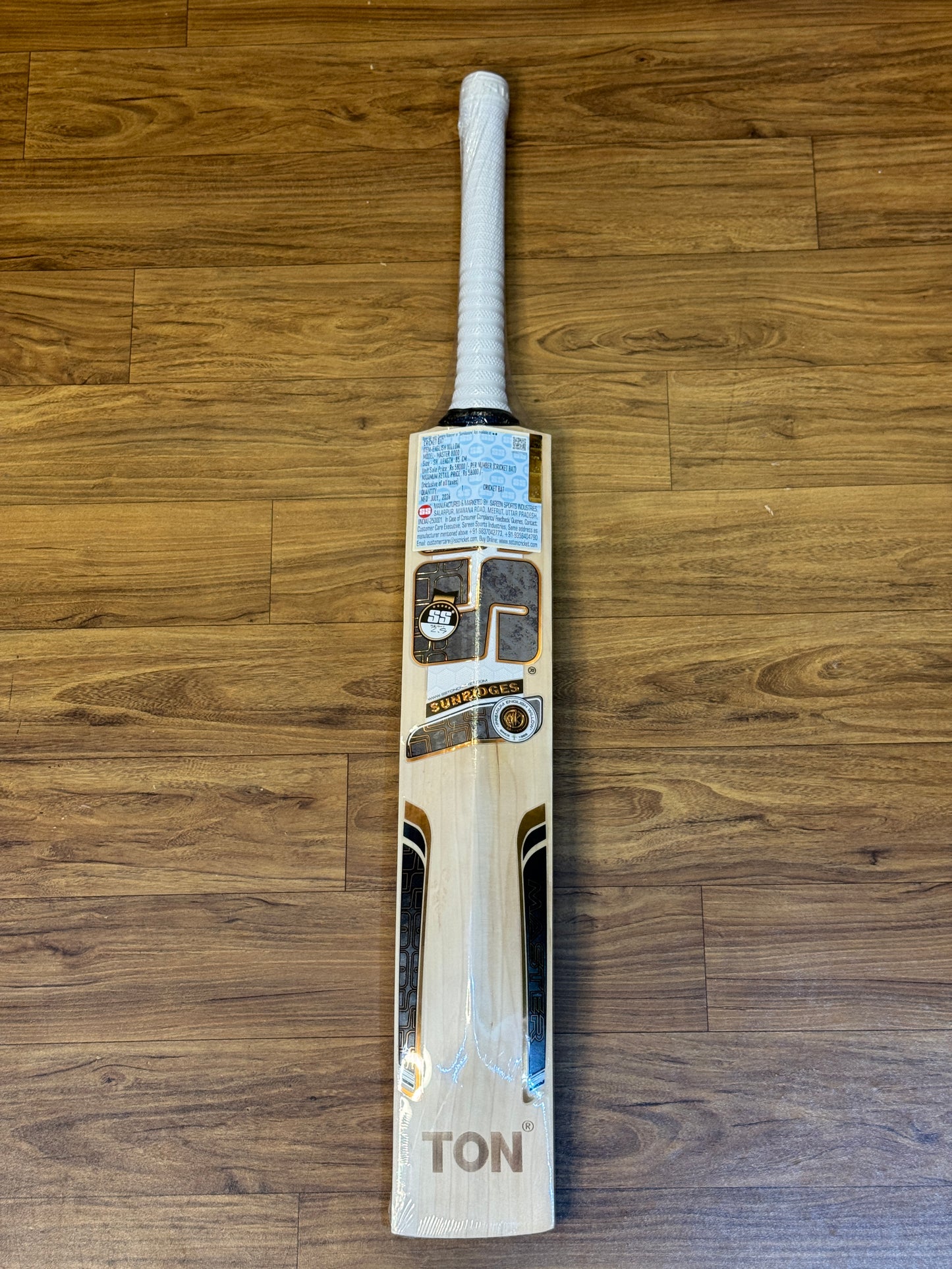 SS MASTER 8000 ENGLISH WILLOW CRICKET BAT-SH