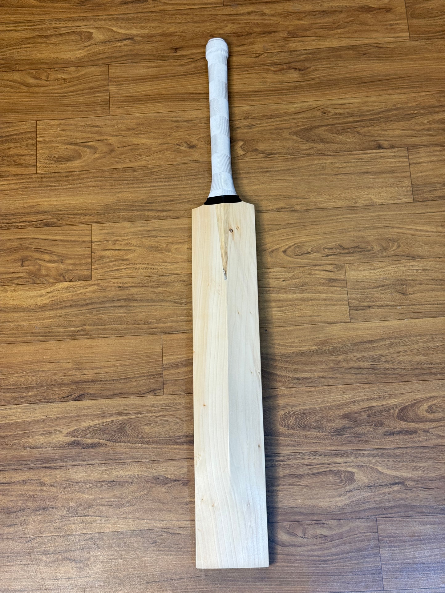 DC7 PLAYER EDITION ENGLISH WILLOW CRICKET BAT-SH